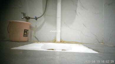 两个很嫩的学生妹 (1)